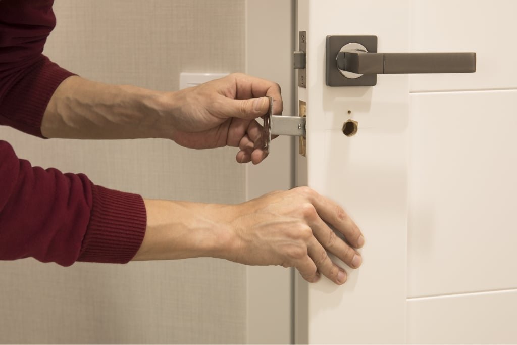 commercial lock replacement